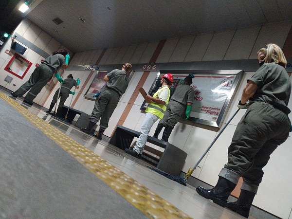 Metro de Valencia avanza con la desinfección de todas las estaciones