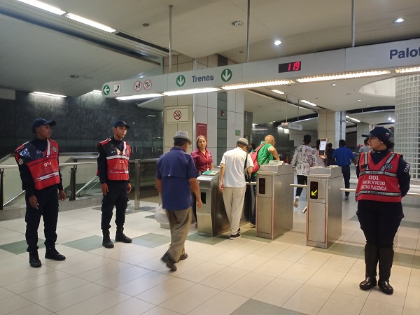 Servicio Policial de Metro de Valencia hace despliegue de seguridad